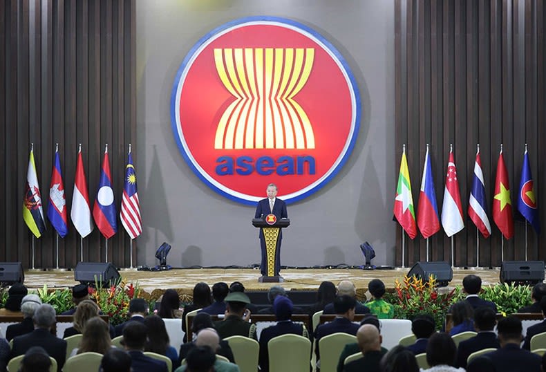 Ảnh: Tổng Bí thư Tô Lâm phát biểu chính sách tại Lễ kỷ niệm 30 năm Việt Nam gia nhập ASEAN, được tổ chức tại Trụ sở Ban thư ký ASEAN nhân dịp thăm chính thức Ban Thư ký ASEAN ngày 10/3 - TTXVN