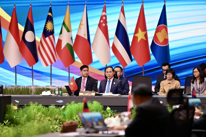 Ảnh: Phó Thủ tướng, Bộ trưởng Ngoại giao Bùi Thanh Sơn dẫn đầu đoàn đại biểu Việt Nam, nước điều phối quan hệ ASEAN-Anh giai đoạn 2024-2027, tại Hội nghị Bộ trưởng ASEAN-Anh ngày 11/7 ở Malaysia - TTXVN